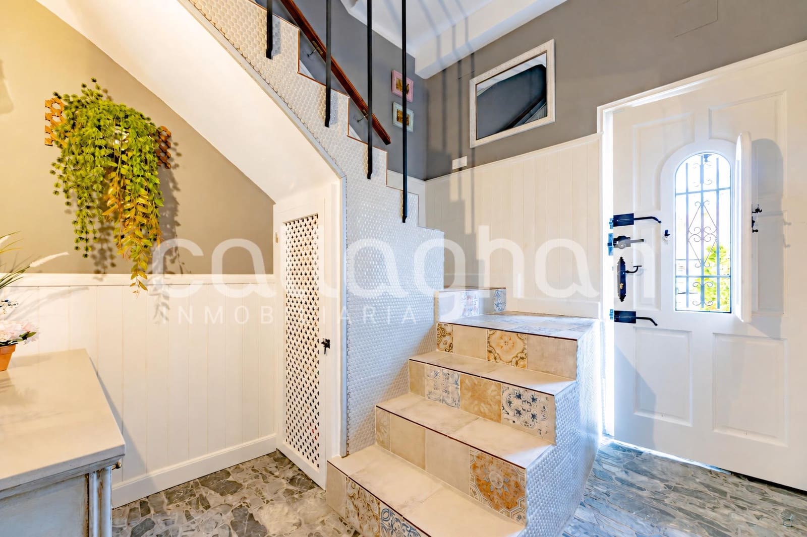 6 bedroom Terraced Villa for sale in Moncada with garage - € 550,000 (Ref: 10139902)