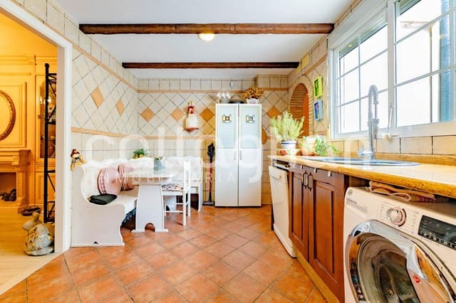 6 bedroom Terraced Villa for sale in Moncada with garage - € 550,000 (Ref: 10139902)