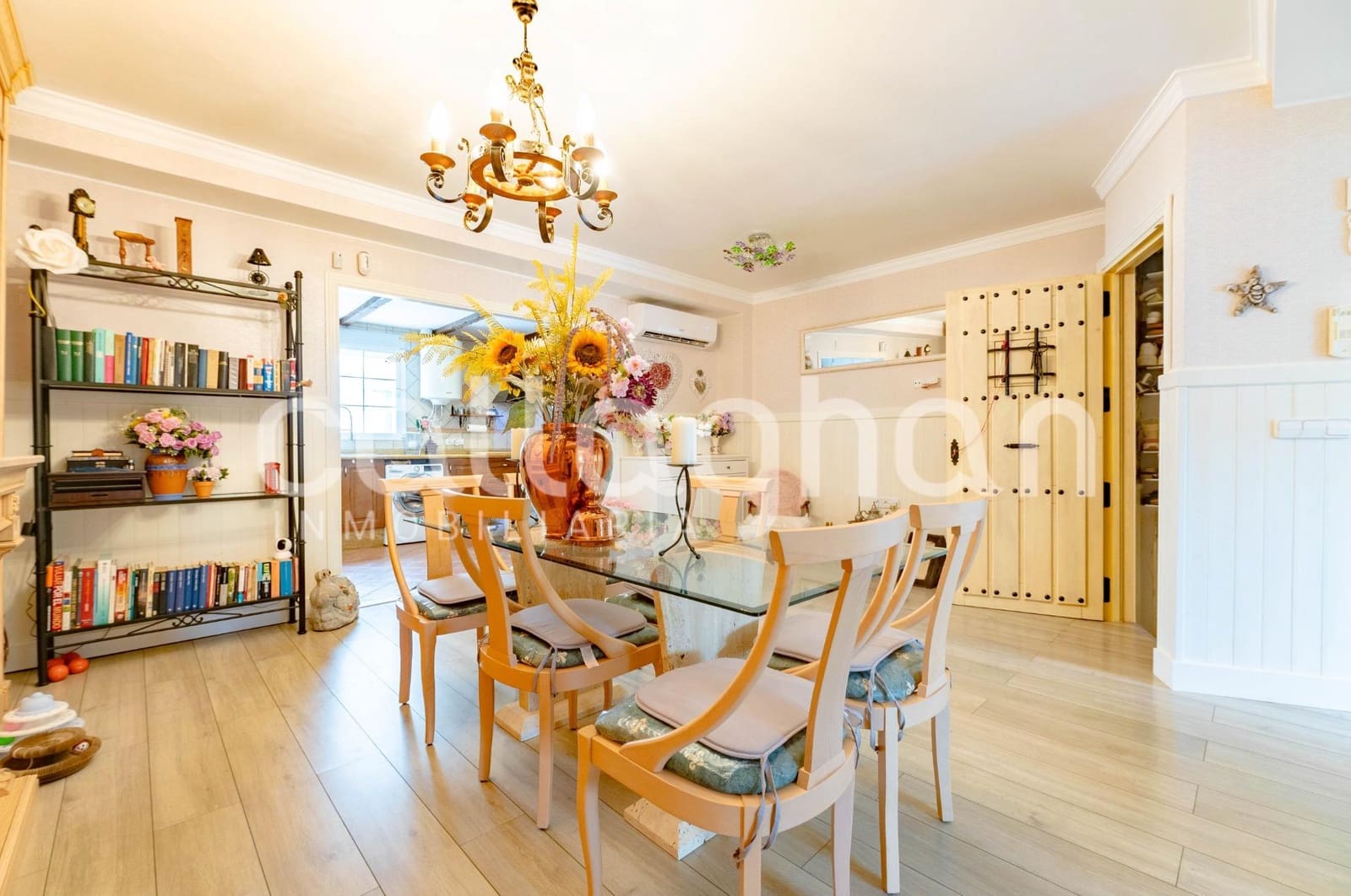 6 bedroom Terraced Villa for sale in Moncada with garage - € 550,000 (Ref: 10139902)