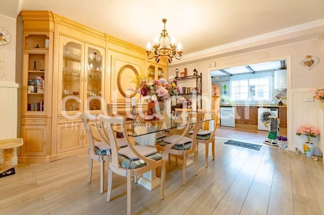 6 bedroom Terraced Villa for sale in Moncada with garage - € 550,000 (Ref: 10139902)