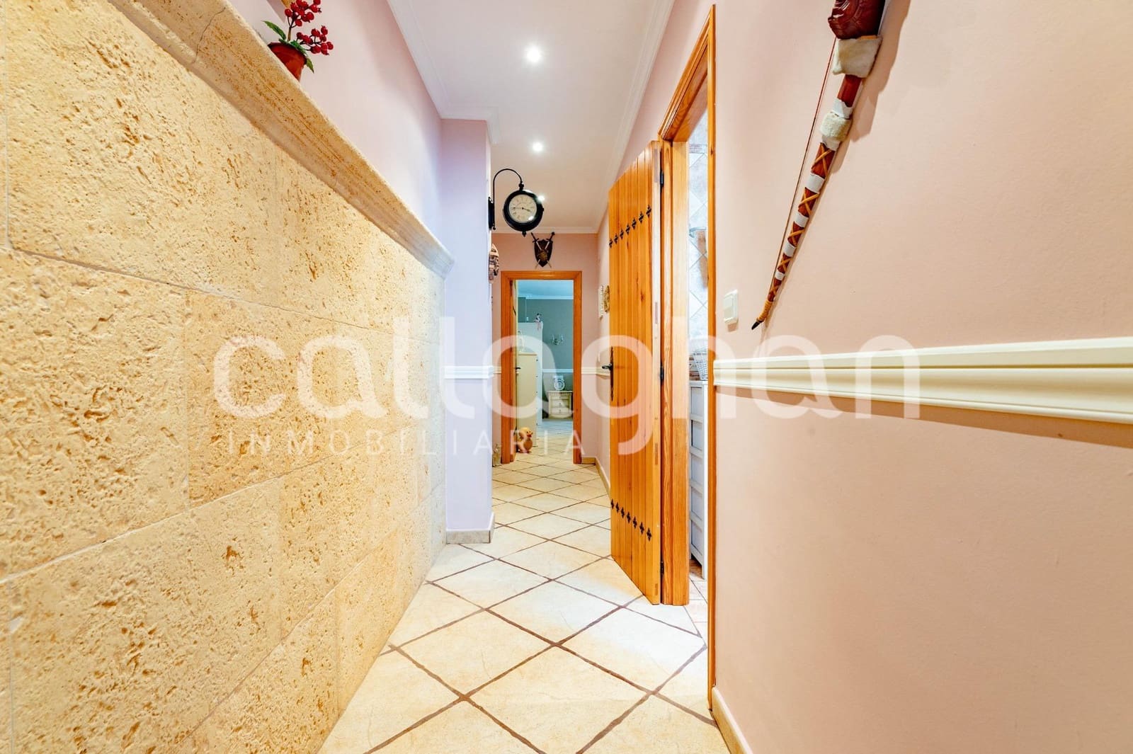 6 bedroom Terraced Villa for sale in Moncada with garage - € 550,000 (Ref: 10139902)
