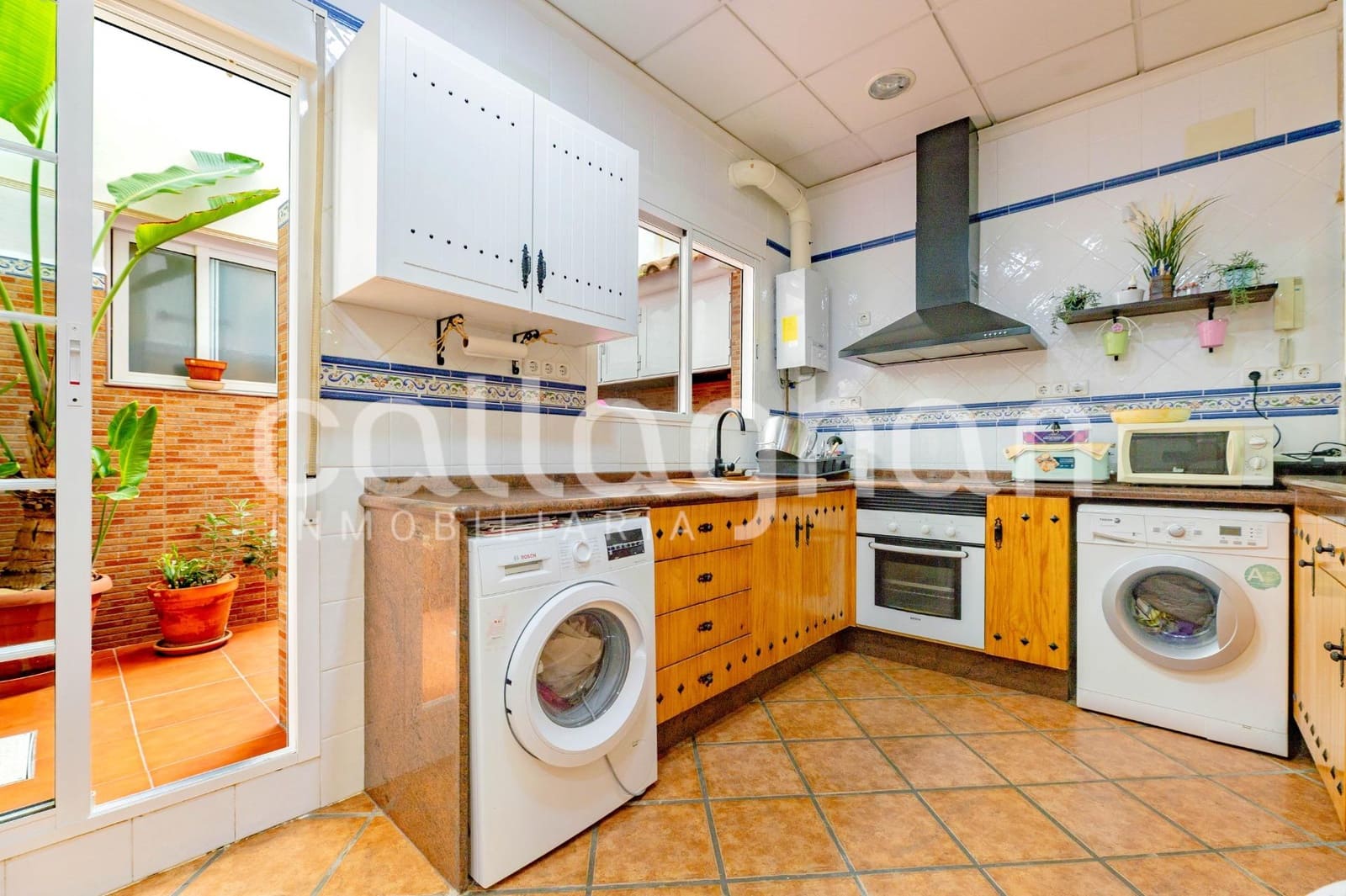 6 bedroom Terraced Villa for sale in Moncada with garage - € 550,000 (Ref: 10139902)