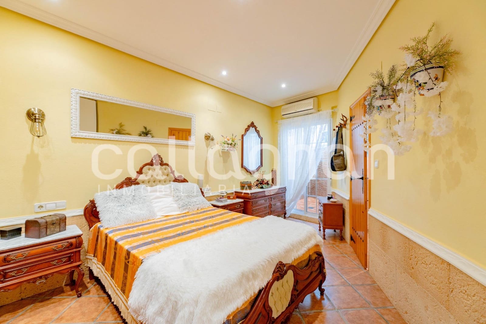 6 bedroom Terraced Villa for sale in Moncada with garage - € 550,000 (Ref: 10139902)