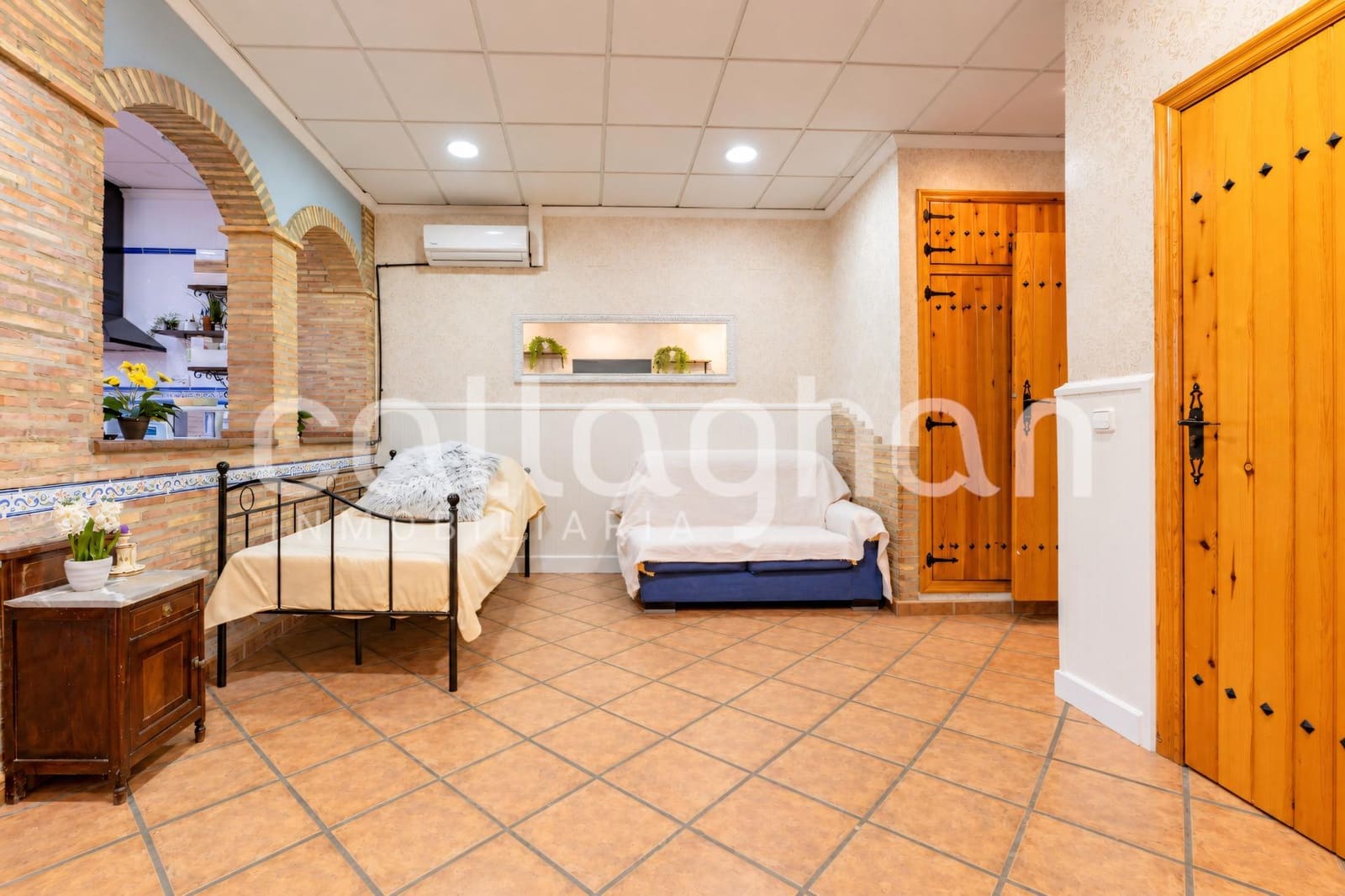 6 bedroom Terraced Villa for sale in Moncada with garage - € 550,000 (Ref: 10139902)