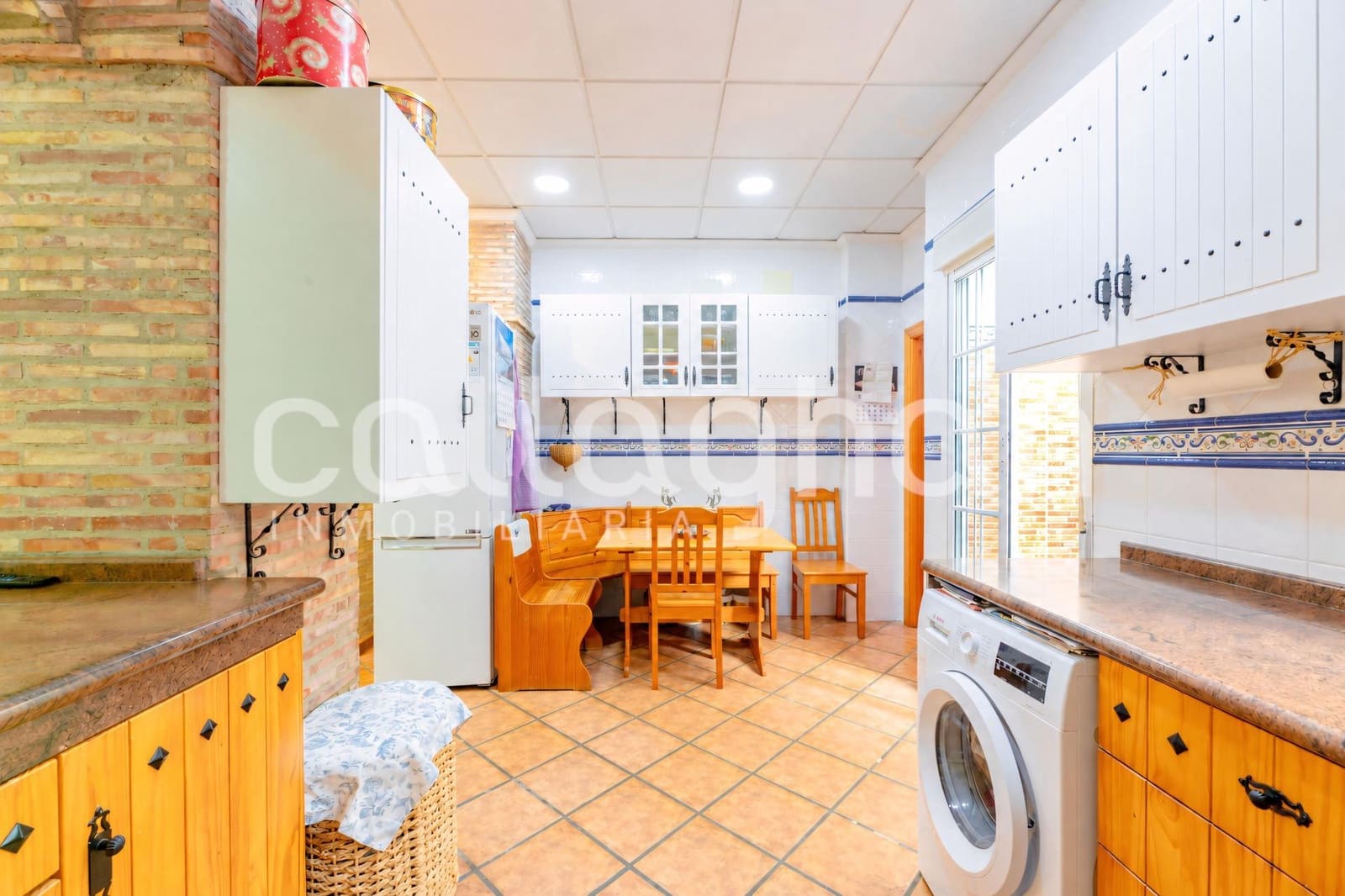 6 bedroom Terraced Villa for sale in Moncada with garage - € 550,000 (Ref: 10139902)