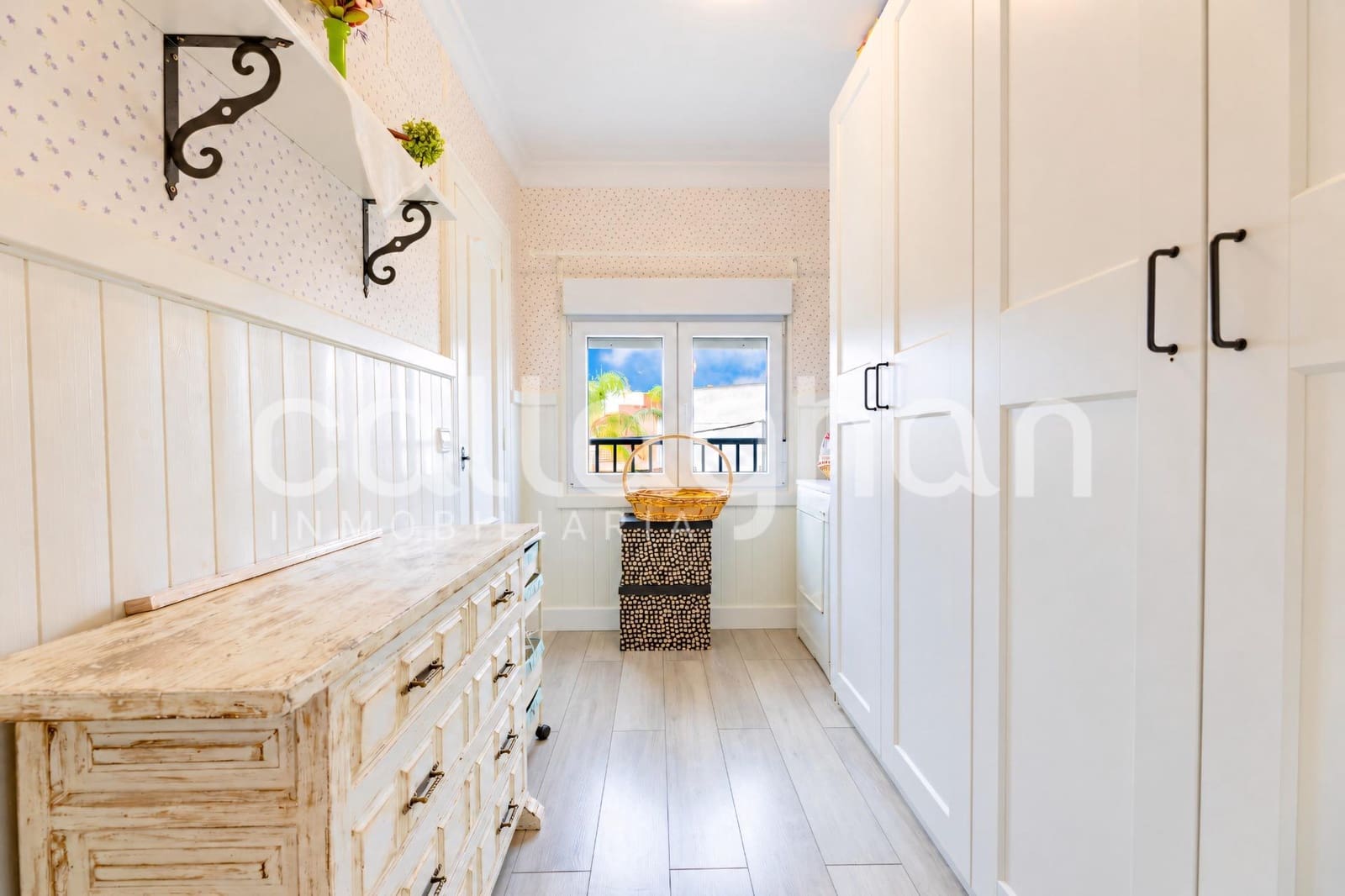 6 bedroom Terraced Villa for sale in Moncada with garage - € 550,000 (Ref: 10139902)
