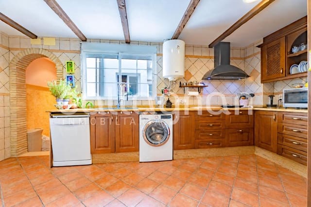 6 bedroom Terraced Villa for sale in Moncada with garage - € 550,000 (Ref: 10139902)