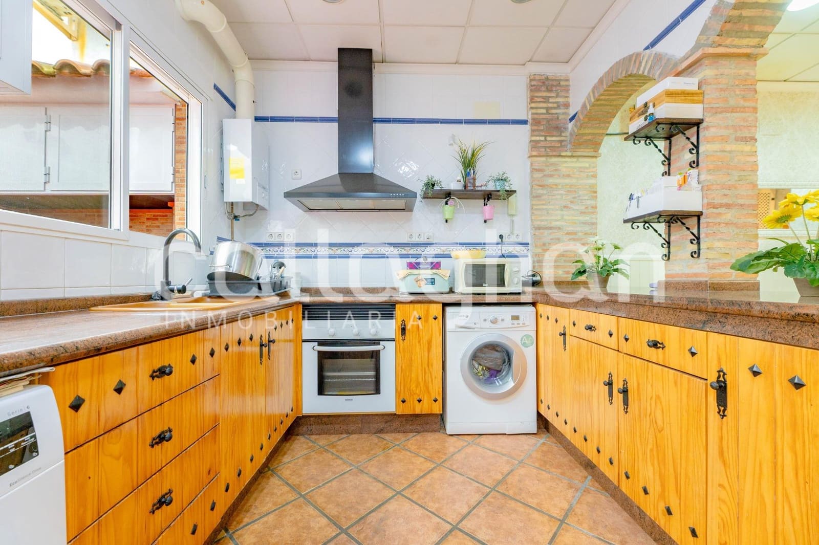 6 bedroom Terraced Villa for sale in Moncada with garage - € 550,000 (Ref: 10139902)