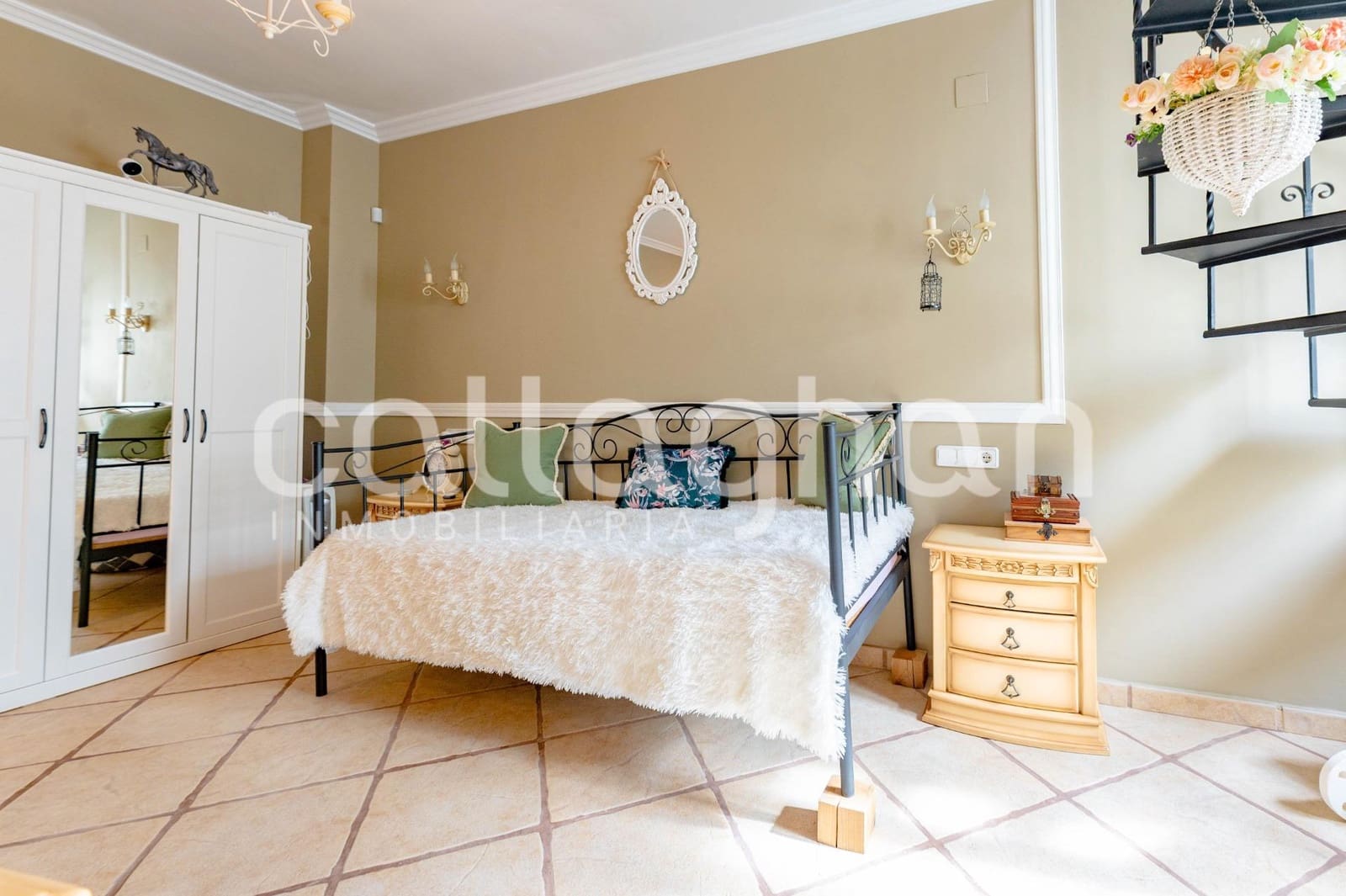 6 bedroom Terraced Villa for sale in Moncada with garage - € 550,000 (Ref: 10139902)
