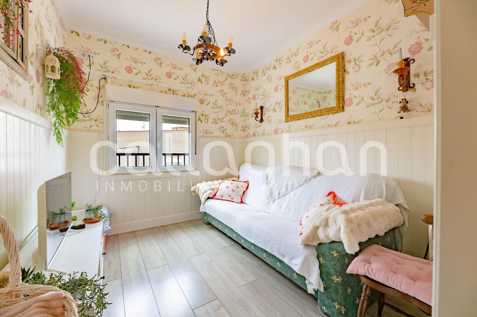 6 bedroom Terraced Villa for sale in Moncada with garage - € 550,000 (Ref: 10139902)