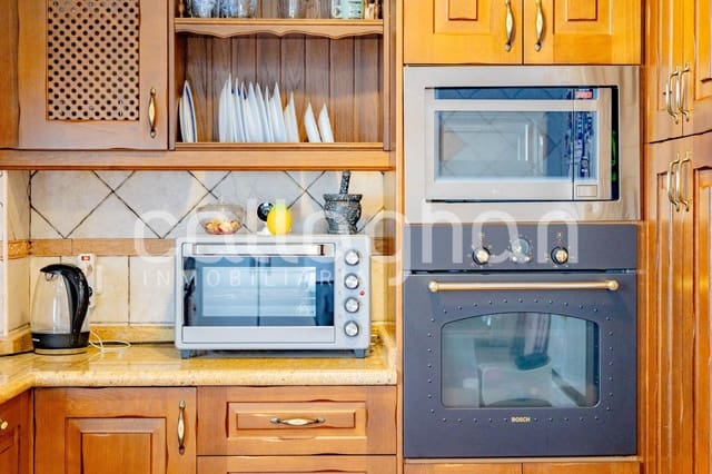 6 bedroom Terraced Villa for sale in Moncada with garage - € 550,000 (Ref: 10139902)
