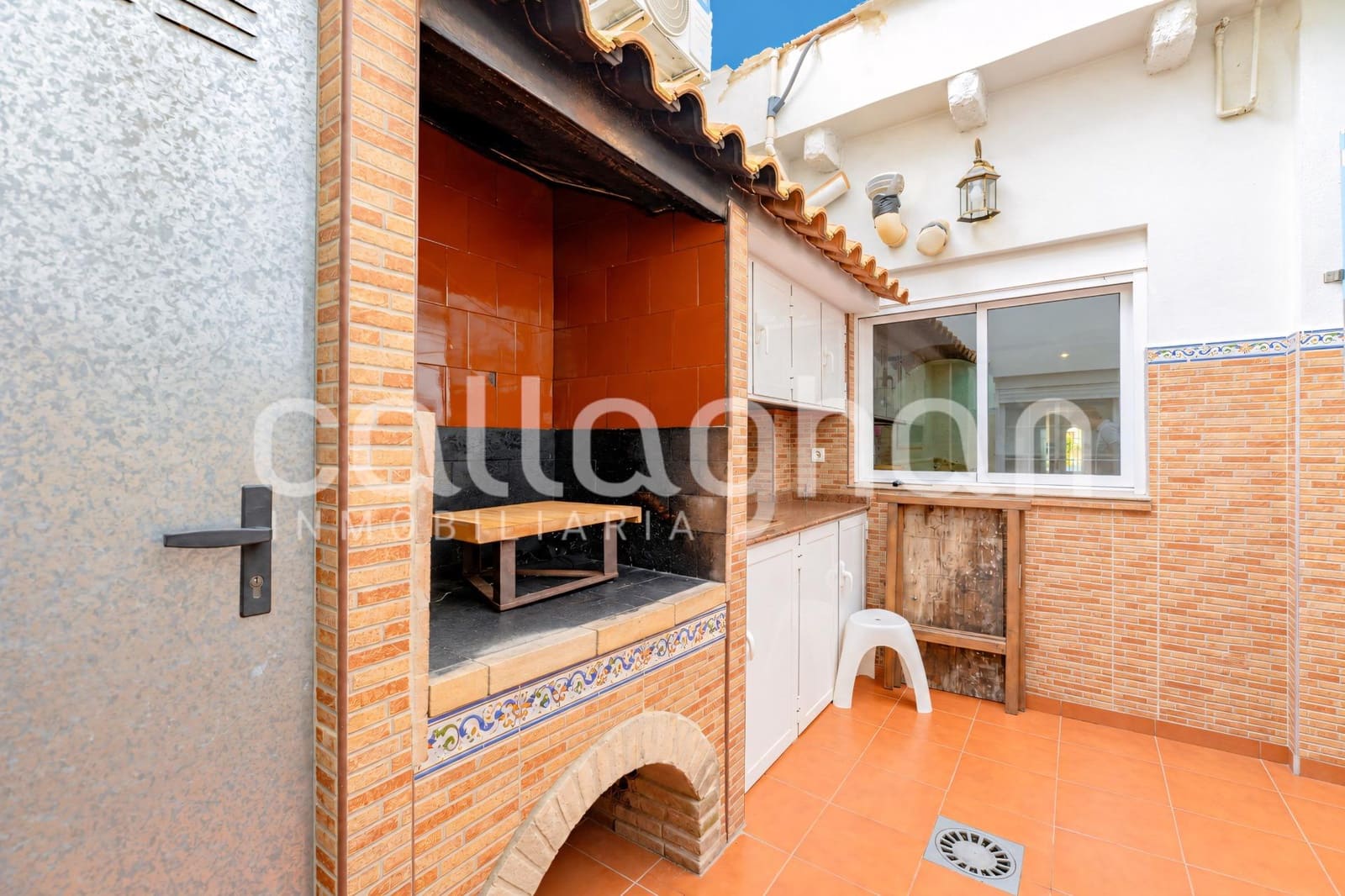 6 bedroom Terraced Villa for sale in Moncada with garage - € 550,000 (Ref: 10139902)
