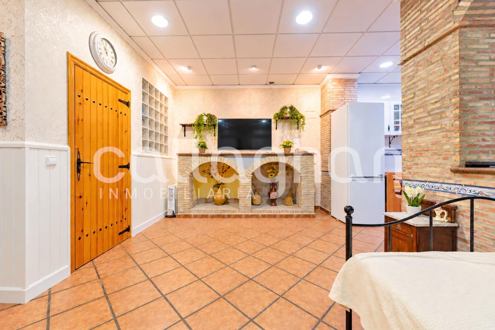 6 bedroom Terraced Villa for sale in Moncada with garage - € 550,000 (Ref: 10139902)