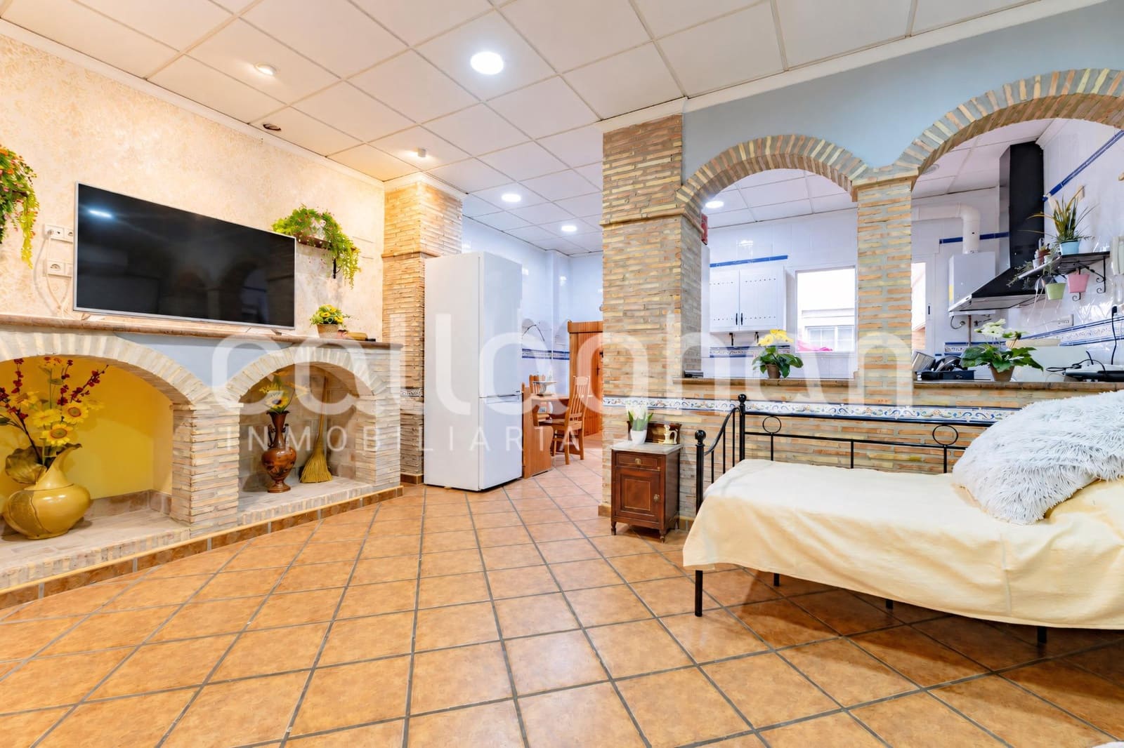 6 bedroom Terraced Villa for sale in Moncada with garage - € 550,000 (Ref: 10139902)