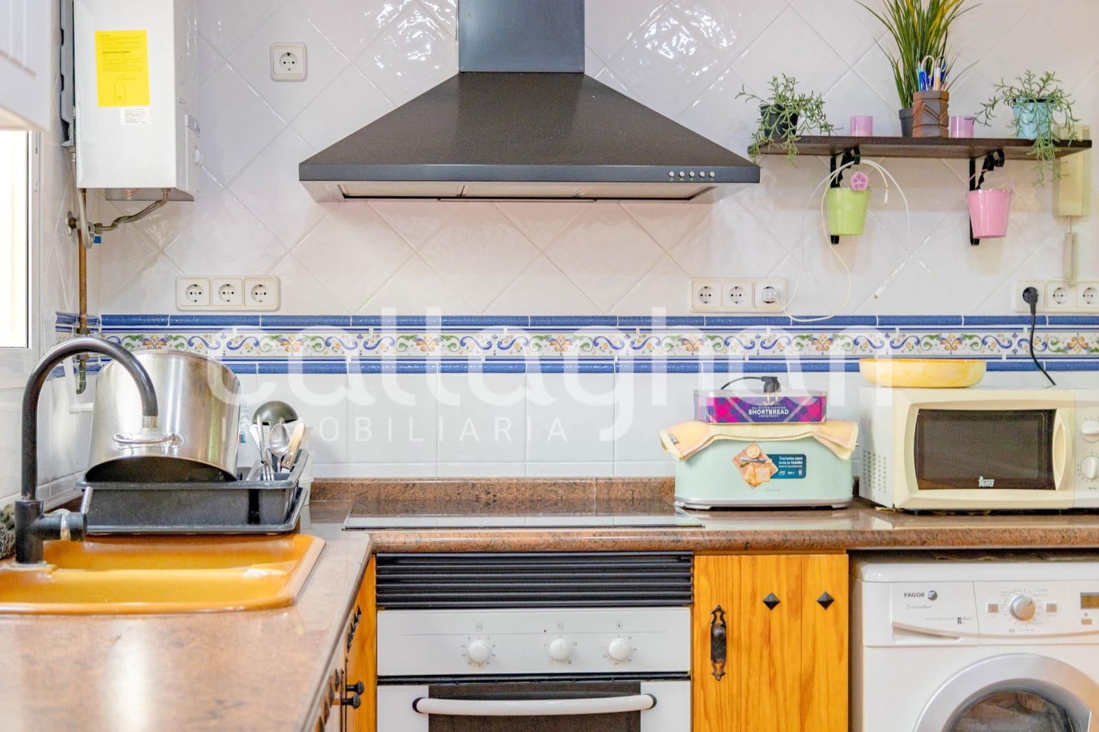 6 bedroom Terraced Villa for sale in Moncada with garage - € 550,000 (Ref: 10139902)