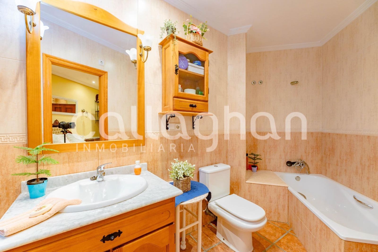6 bedroom Terraced Villa for sale in Moncada with garage - € 550,000 (Ref: 10139902)