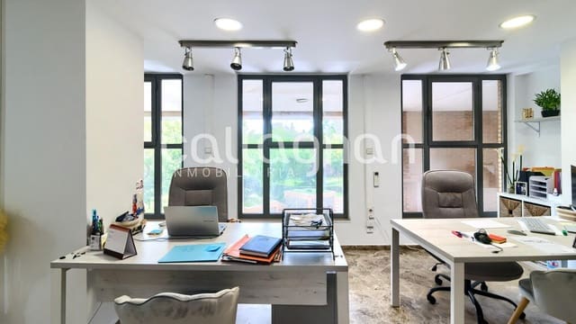 Kantoor te huur in Mont-Olivet, Valencia stad met zwembad - € 850 (Ref: 10155439)