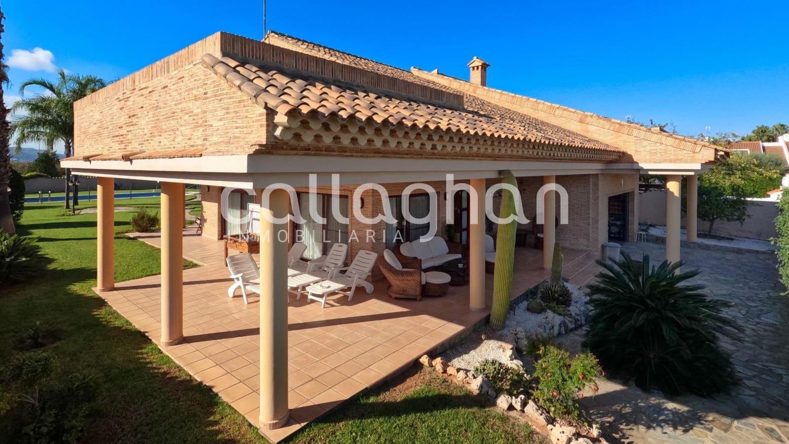 4 soveværelse Villa til salg i Almarda med swimmingpool garage - € 1.075.000 (Ref: 10159620)