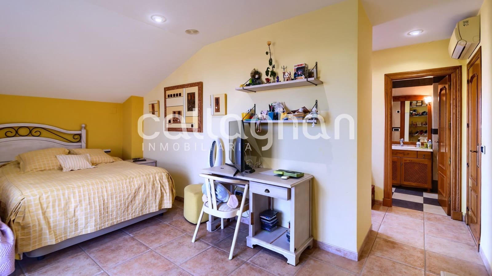 4 bedroom Villa for sale in Almarda with pool garage - € 1,075,000 (Ref: 10159620)