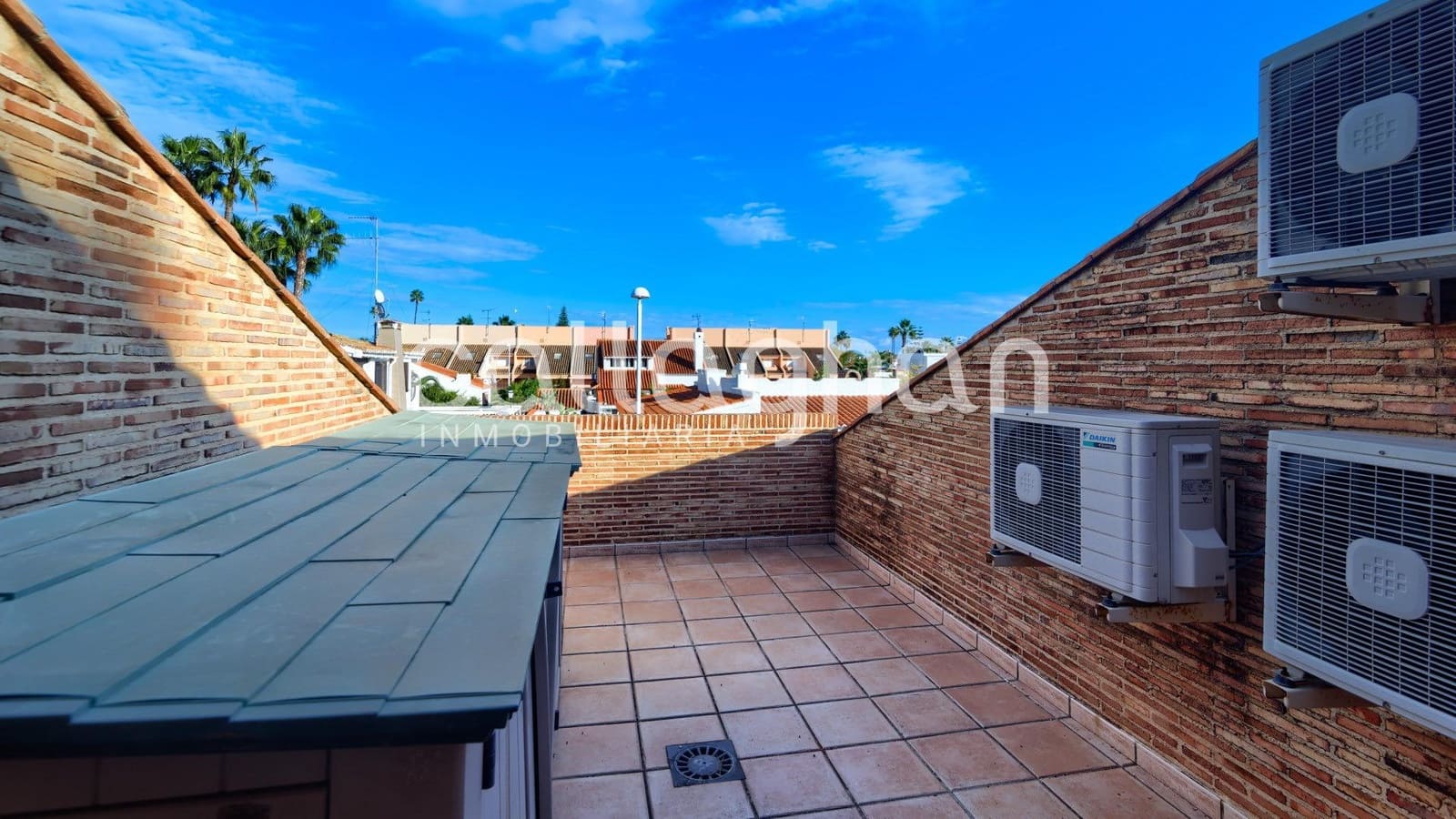4 bedroom Villa for sale in Almarda with pool garage - € 1,075,000 (Ref: 10159620)