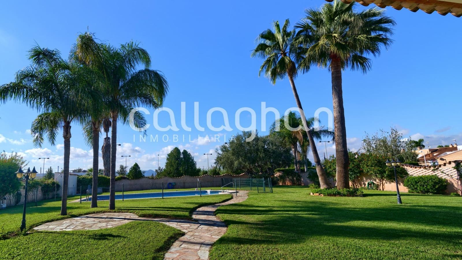 4 bedroom Villa for sale in Almarda with pool garage - € 1,075,000 (Ref: 10159620)