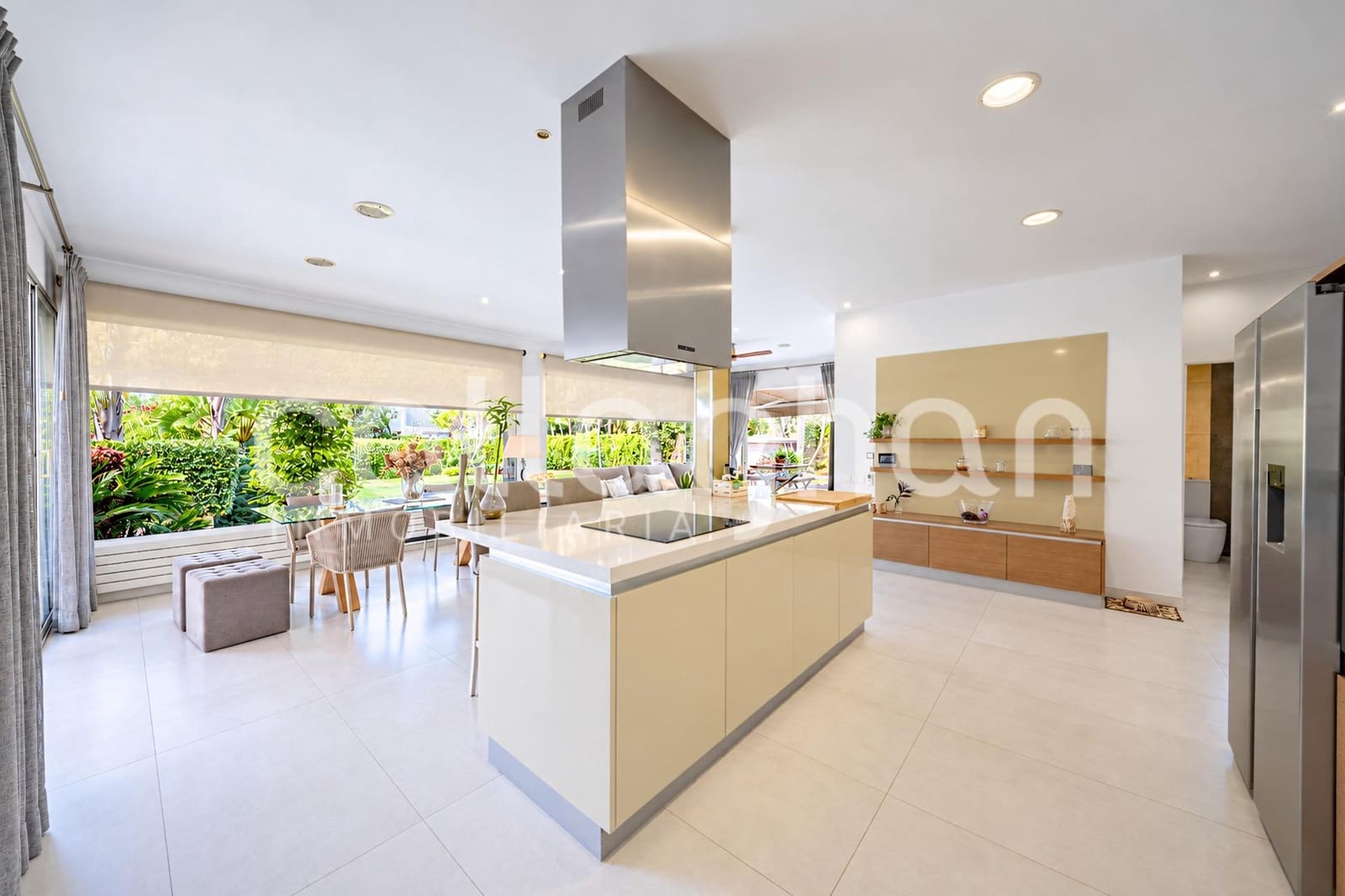 4 bedroom Villa for sale in Paterna with pool garage - € 1,495,000 (Ref: 10166855)