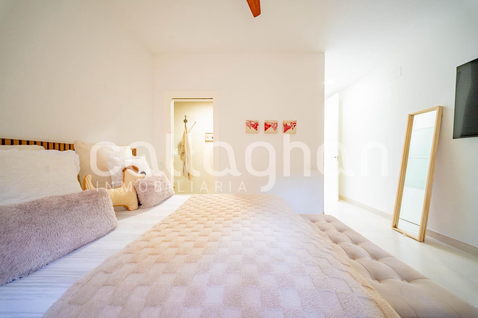 4 bedroom Villa for sale in Paterna with pool garage - € 1,495,000 (Ref: 10166855)