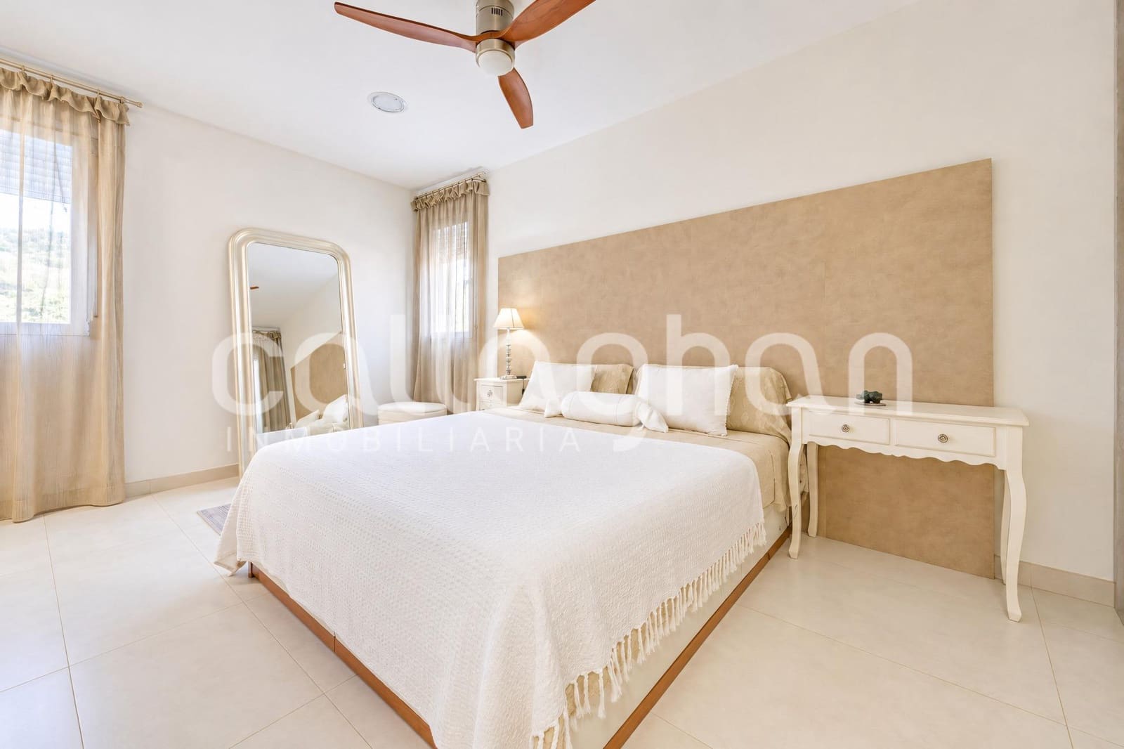 4 bedroom Villa for sale in Paterna with pool garage - € 1,495,000 (Ref: 10166855)