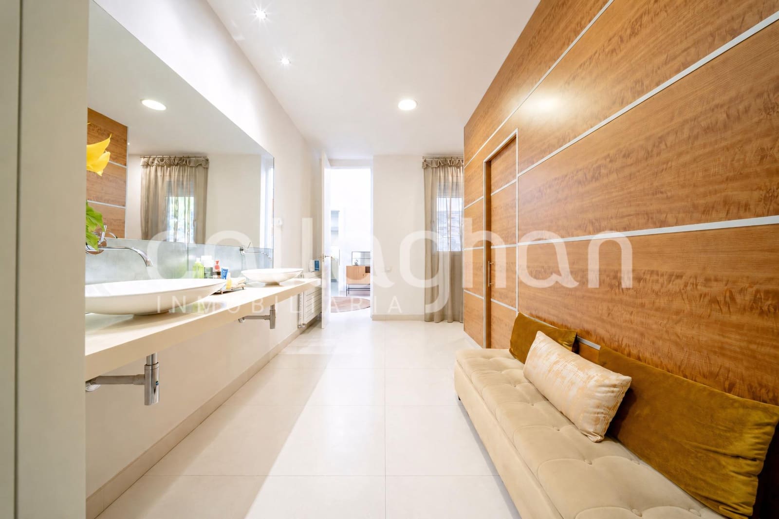4 bedroom Villa for sale in Paterna with pool garage - € 1,495,000 (Ref: 10166855)