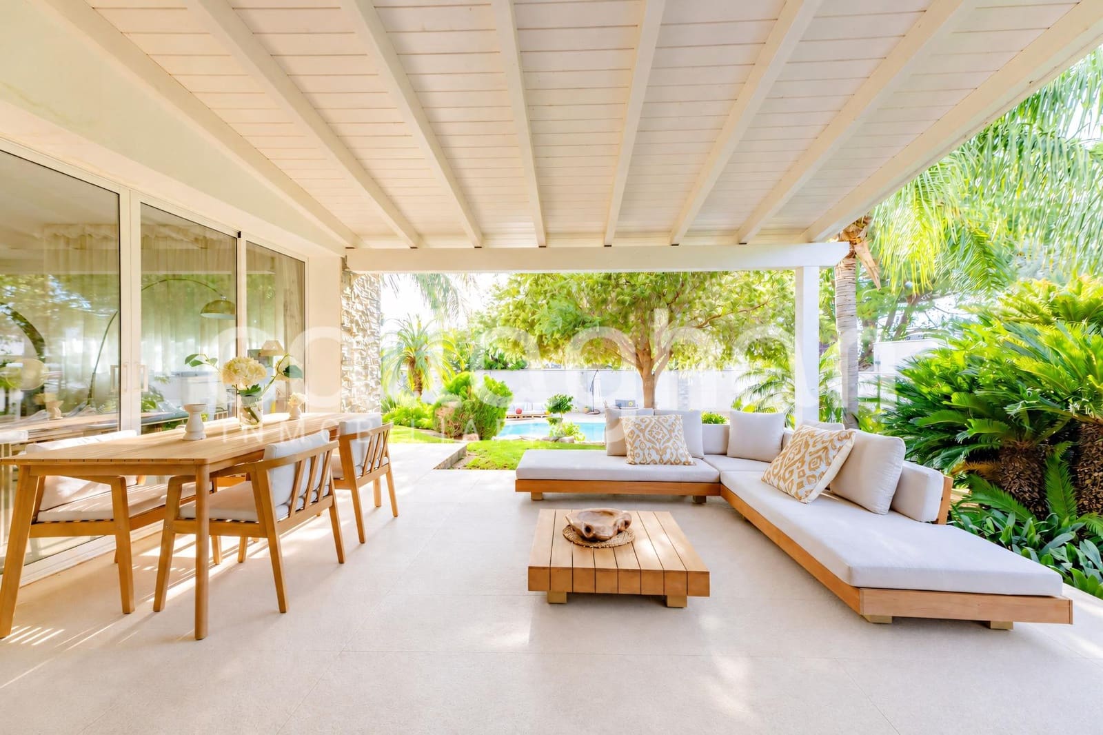 4 bedroom Villa for sale in Paterna with pool garage - € 1,495,000 (Ref: 10166855)
