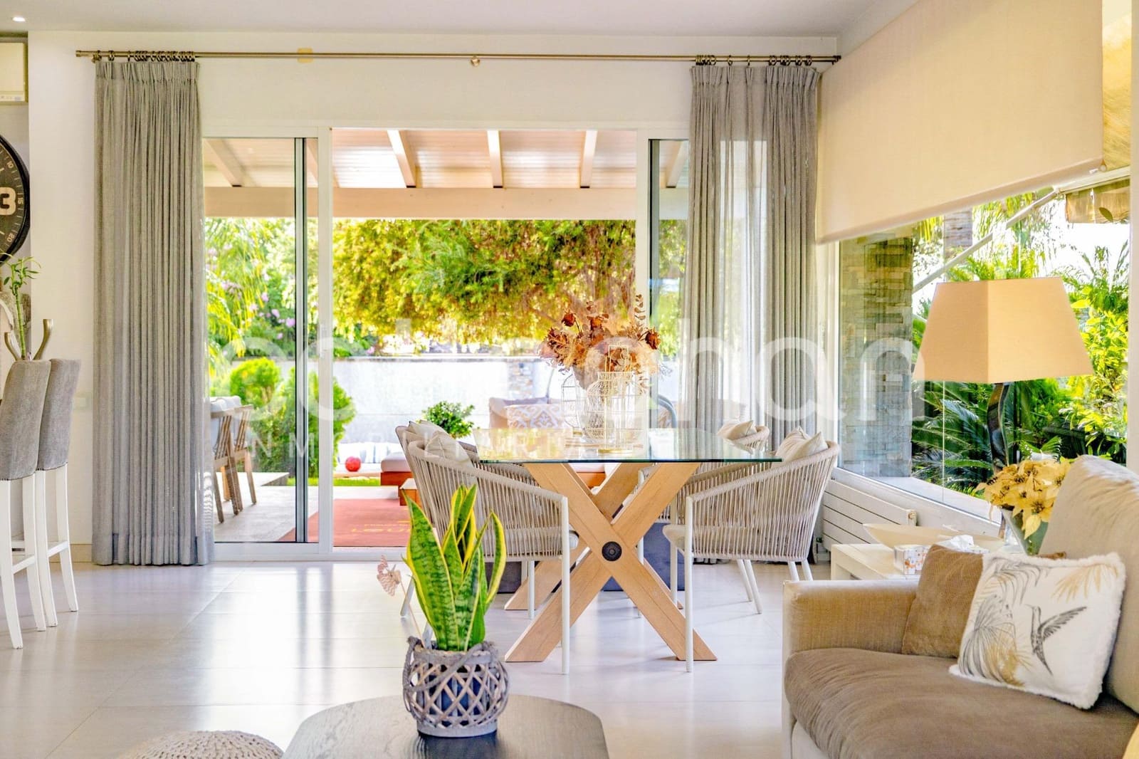 4 bedroom Villa for sale in Paterna with pool garage - € 1,495,000 (Ref: 10166855)