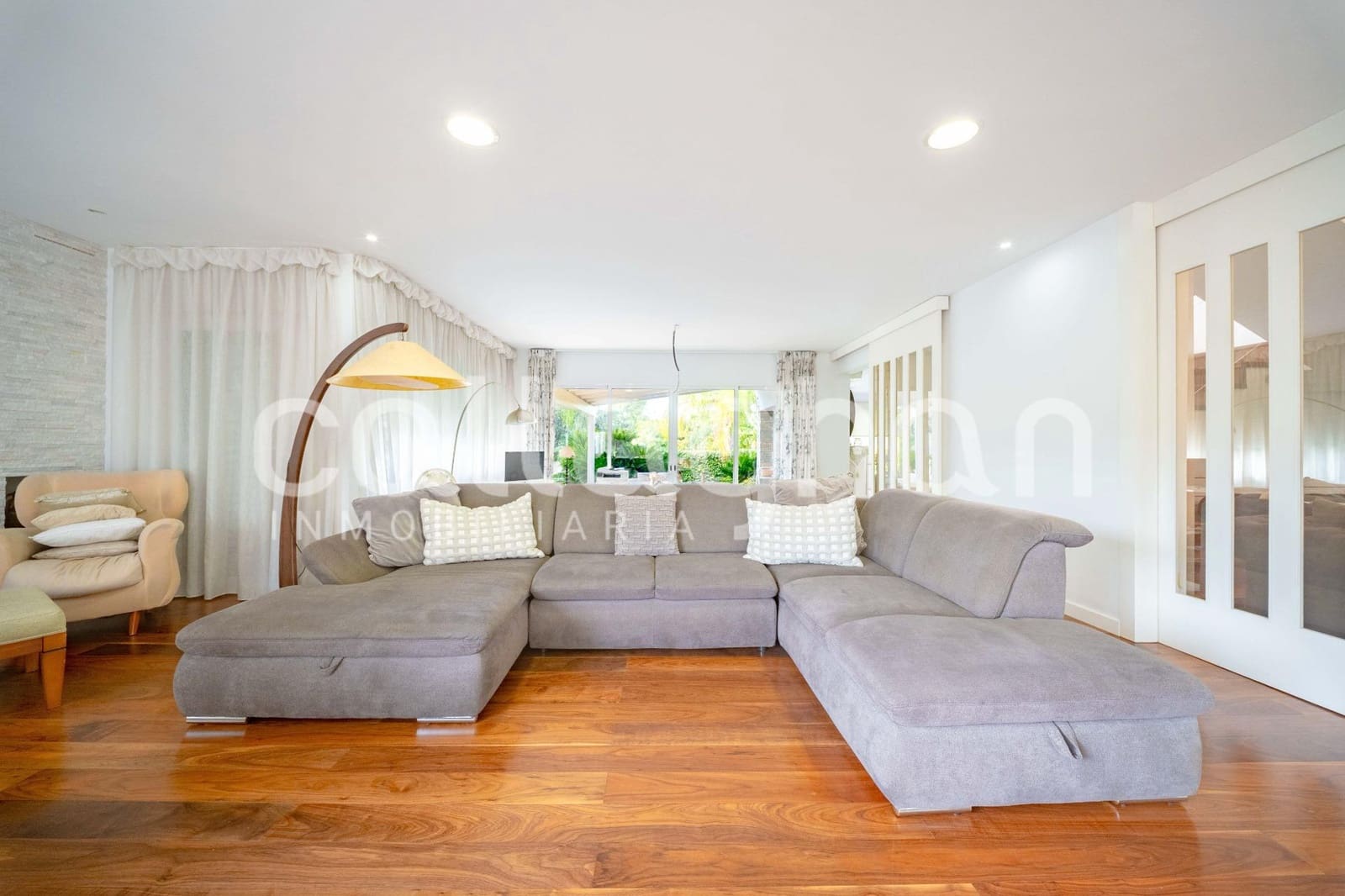 4 bedroom Villa for sale in Paterna with pool garage - € 1,495,000 (Ref: 10166855)