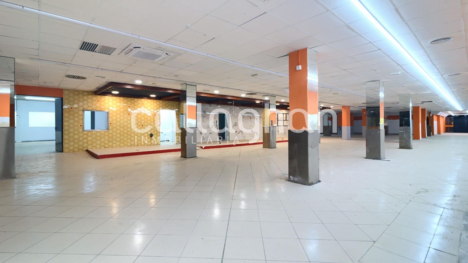 Erhverv til leje i Valencia by - € 9.000 (Ref: 9127286)