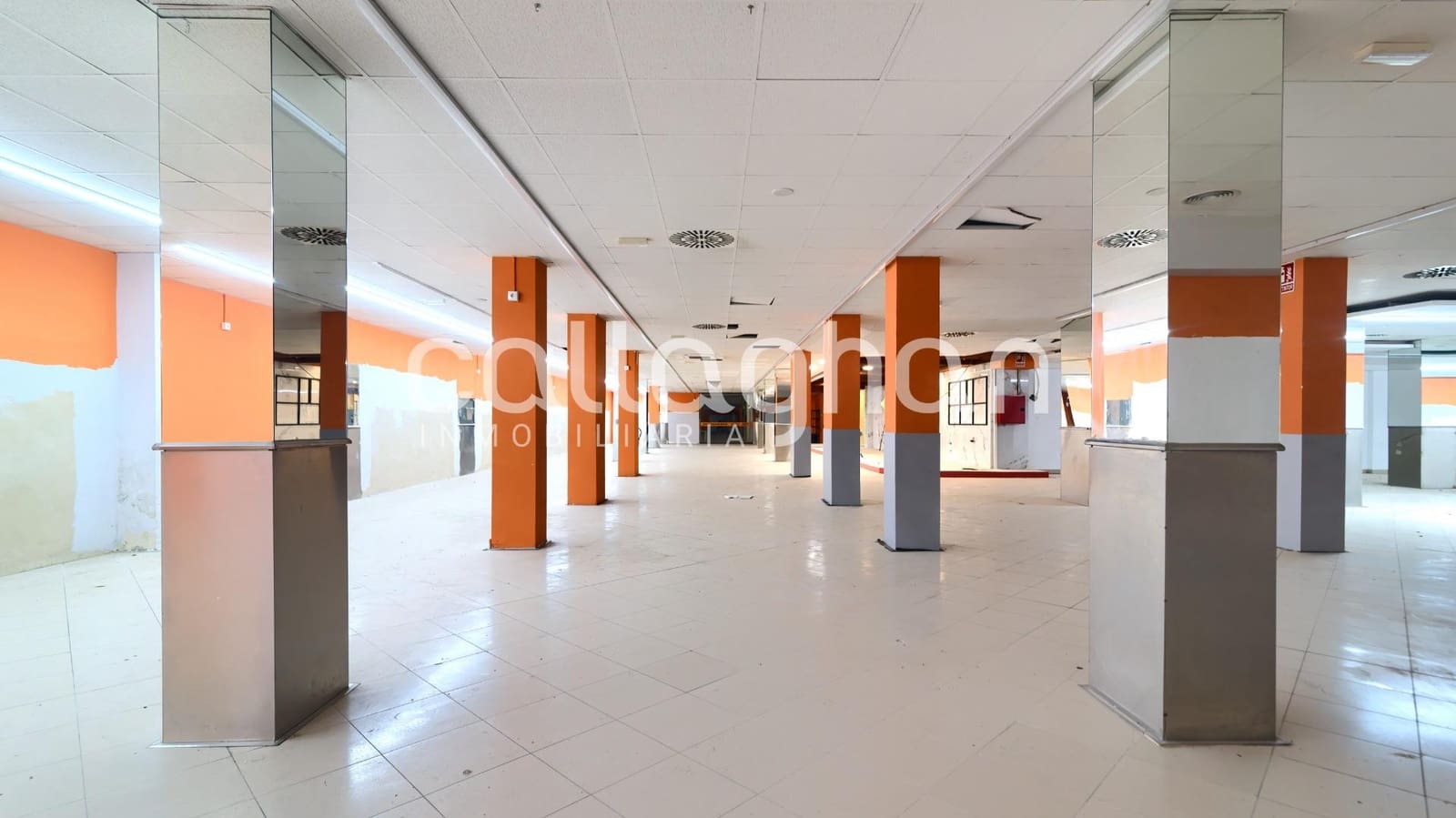 Erhverv til leje i Valencia by - € 9.000 (Ref: 9127286)