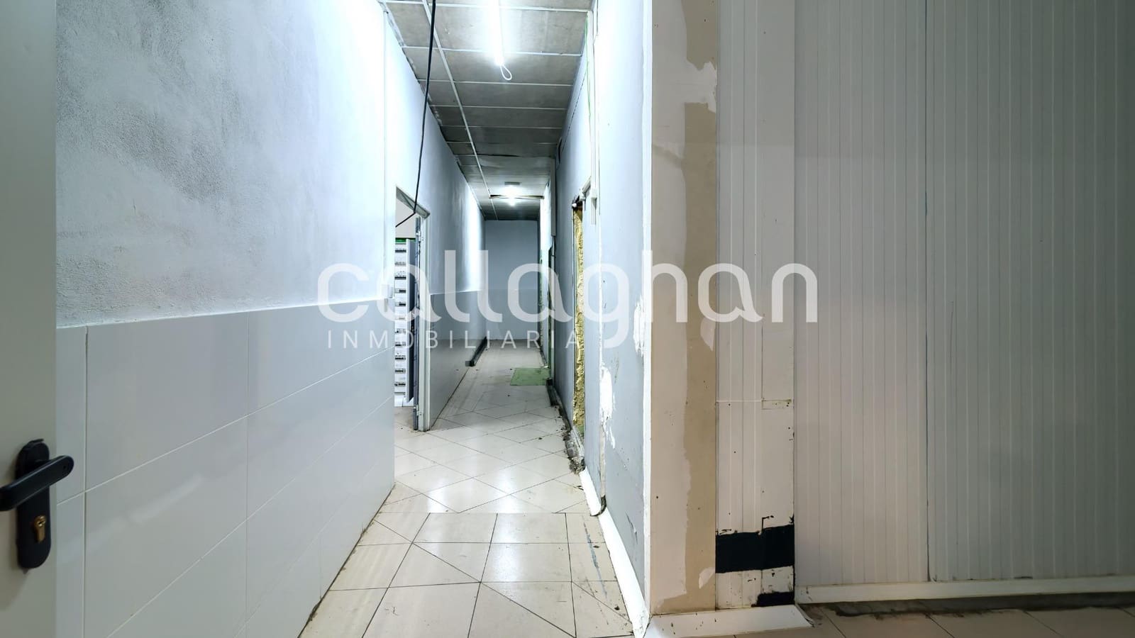 Erhverv til leje i Valencia by - € 9.000 (Ref: 9127286)