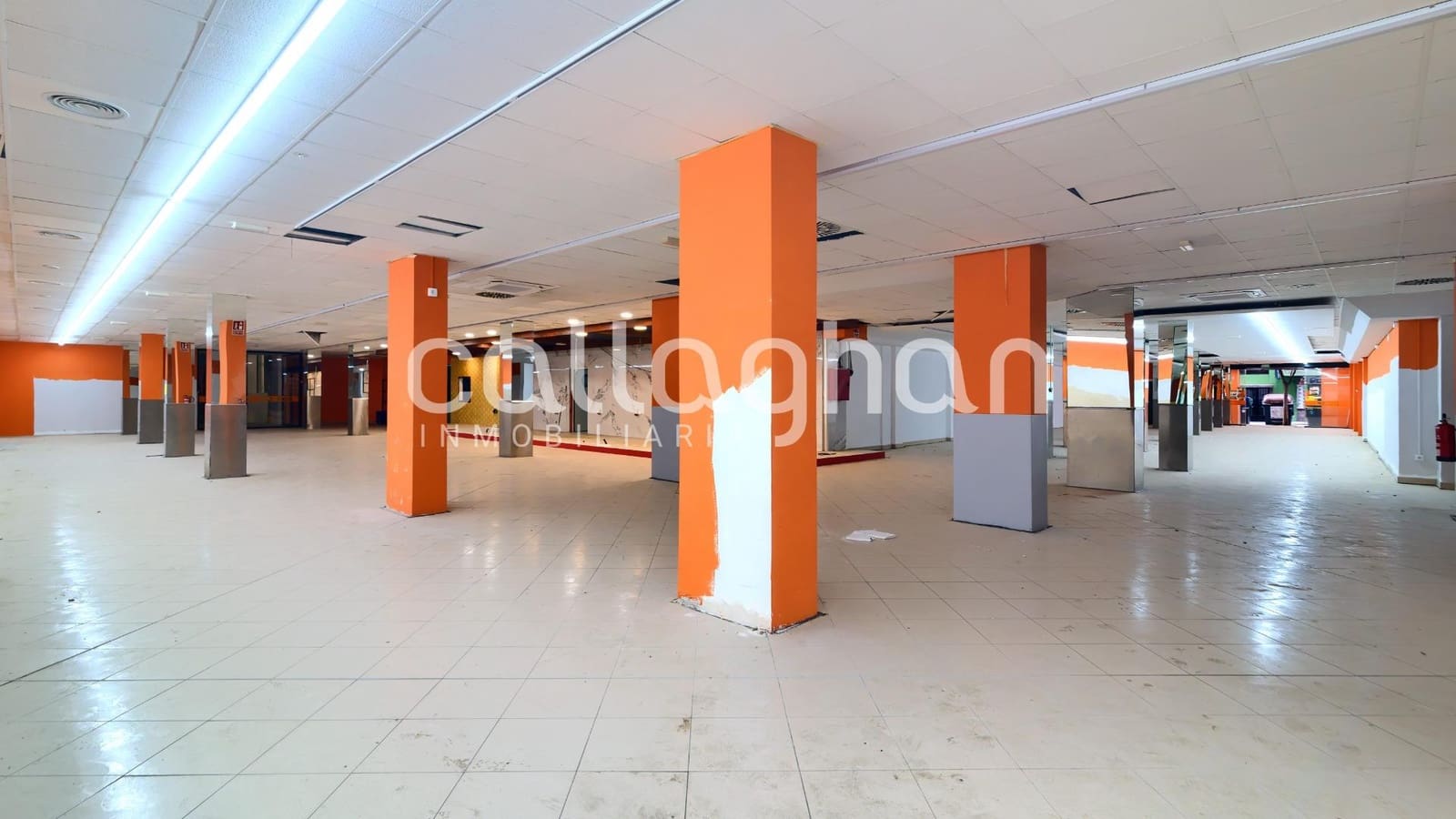Erhverv til leje i Valencia by - € 9.000 (Ref: 9127286)