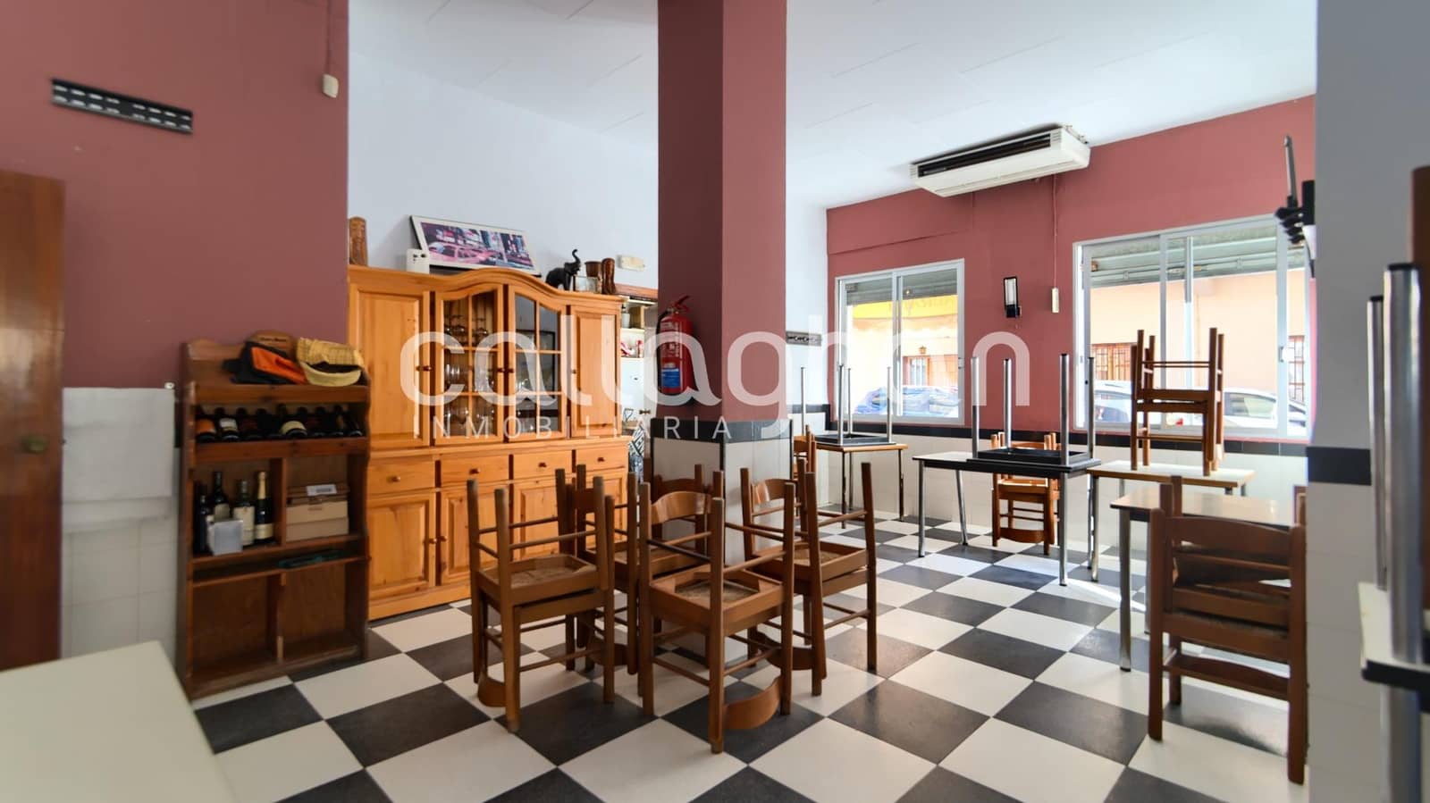 Kaupallinen myytävänä paikassa L'Alcudia - 270 000 € (Ref: 9127308)