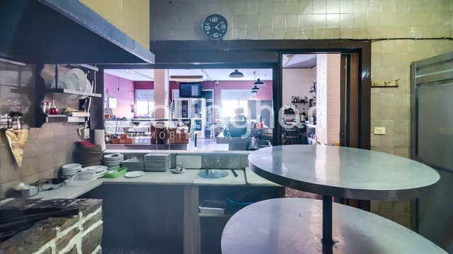 Kaupallinen myytävänä paikassa L'Alcúdia - 270 000 € (Ref: 9127308)