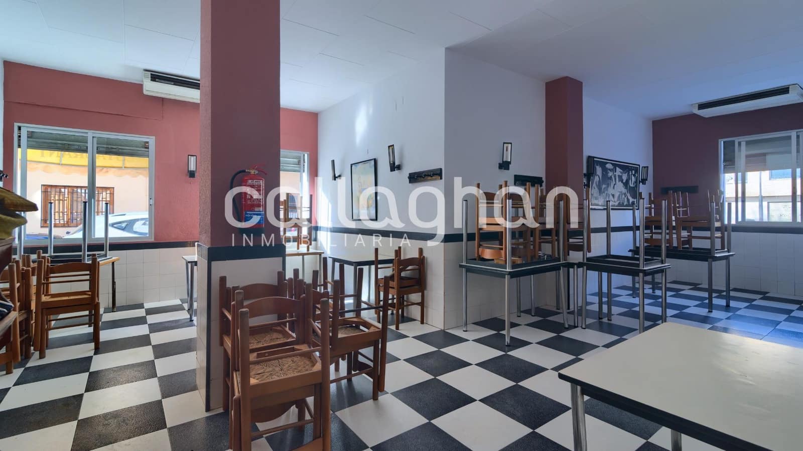 Kaupallinen myytävänä paikassa L'Alcudia - 270 000 € (Ref: 9127308)