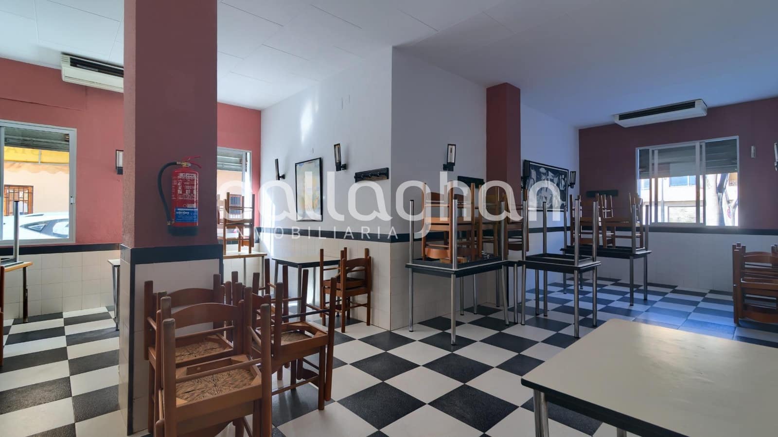 Kaupallinen myytävänä paikassa L'Alcudia - 270 000 € (Ref: 9127308)