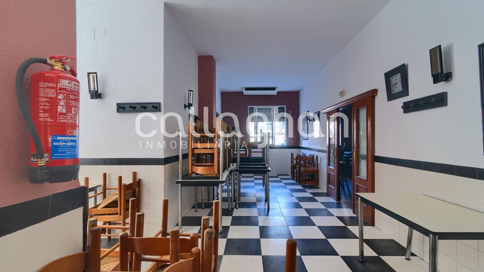 Kaupallinen myytävänä paikassa L'Alcudia - 270 000 € (Ref: 9127308)