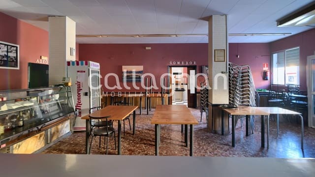 Kaupallinen myytävänä paikassa L'Alcúdia - 270 000 € (Ref: 9127308)