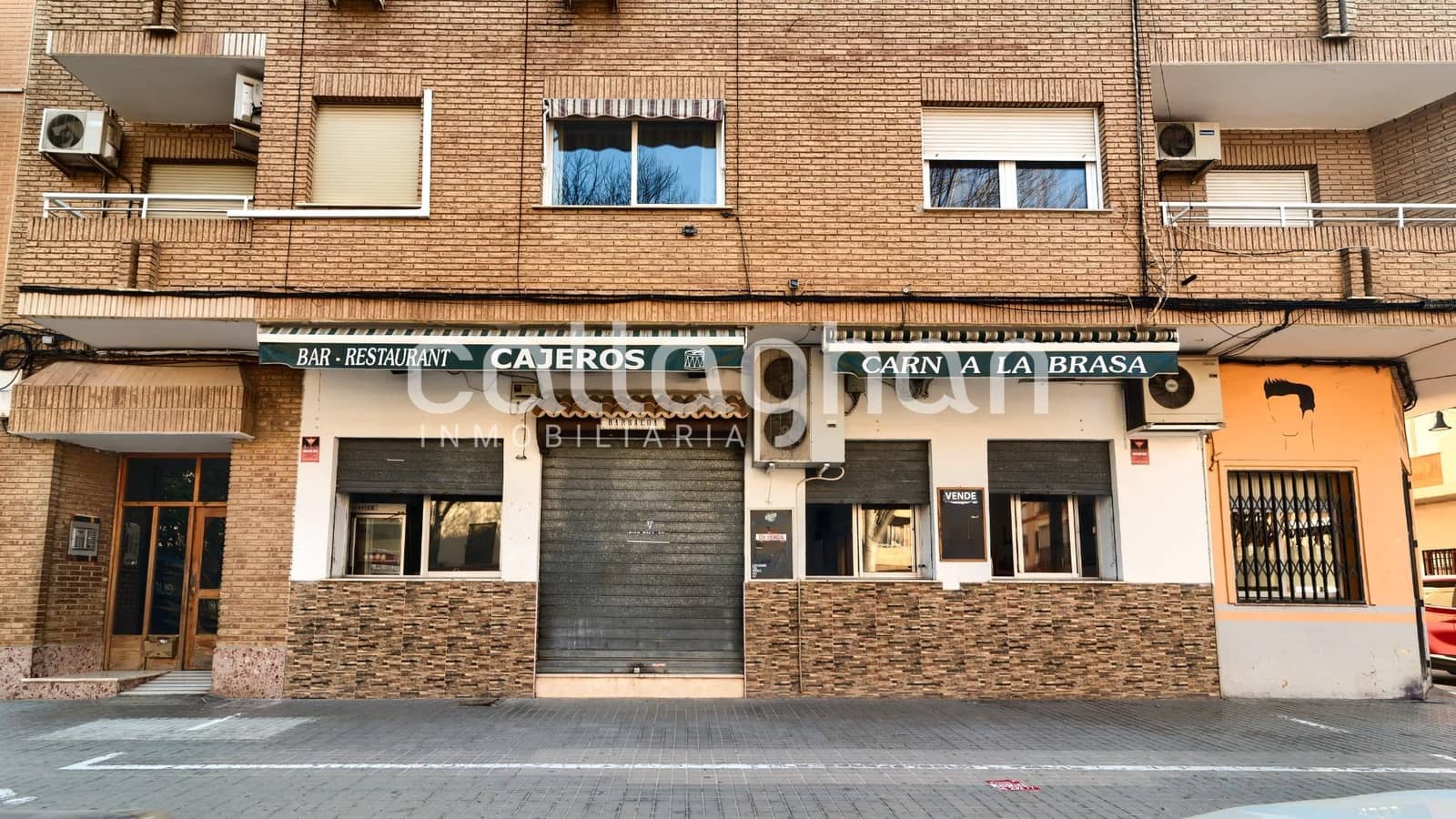 Kaupallinen myytävänä paikassa L'Alcudia - 270 000 € (Ref: 9127308)