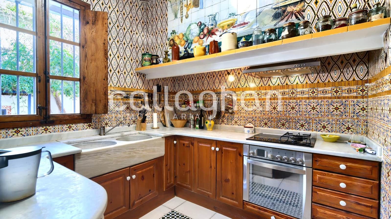 6 bedroom Villa for sale in Manises with pool garage - € 1,100,000 (Ref: 9127316)