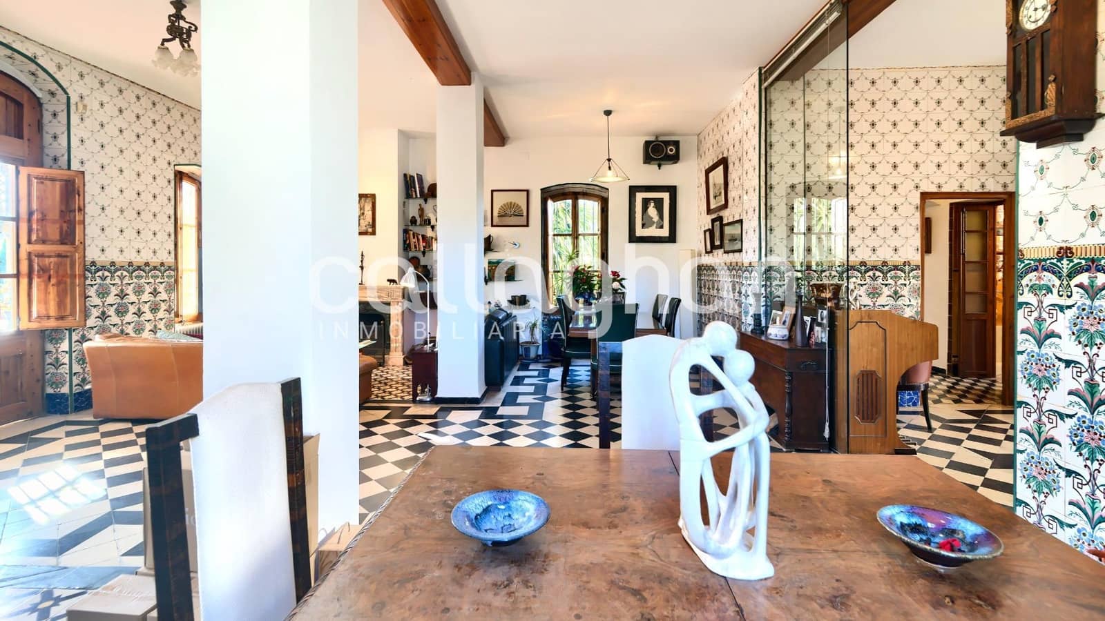 6 bedroom Villa for sale in Manises with pool garage - € 1,100,000 (Ref: 9127316)