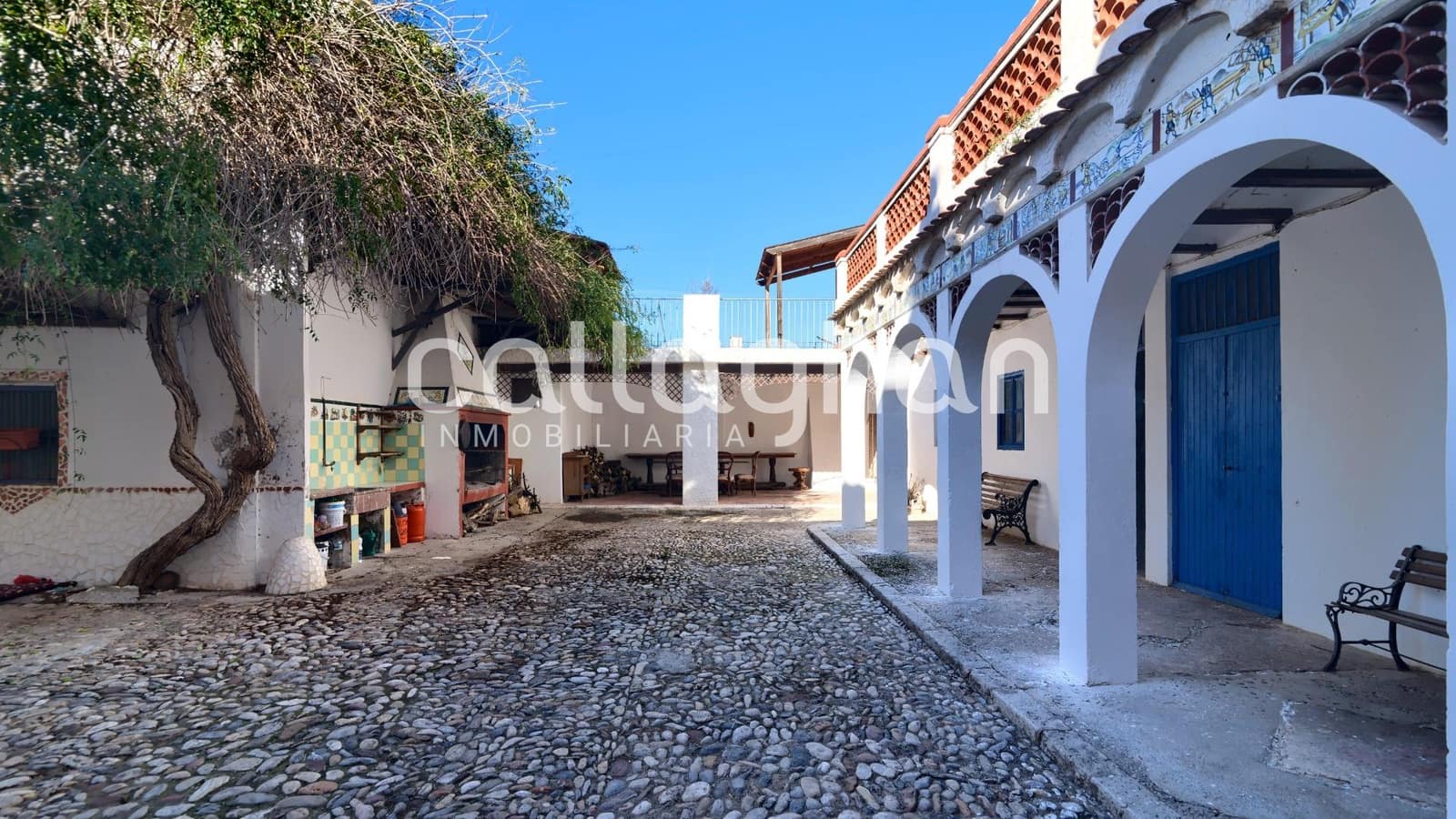 6 bedroom Villa for sale in Manises with pool garage - € 1,100,000 (Ref: 9127316)