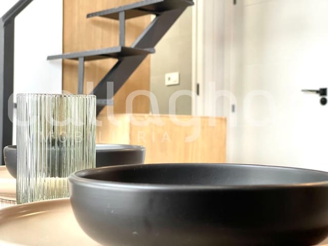 Loft de 1 chambre à louer à Mont-Olivet, Valence ville - 1 100 € (Ref: 9127321)