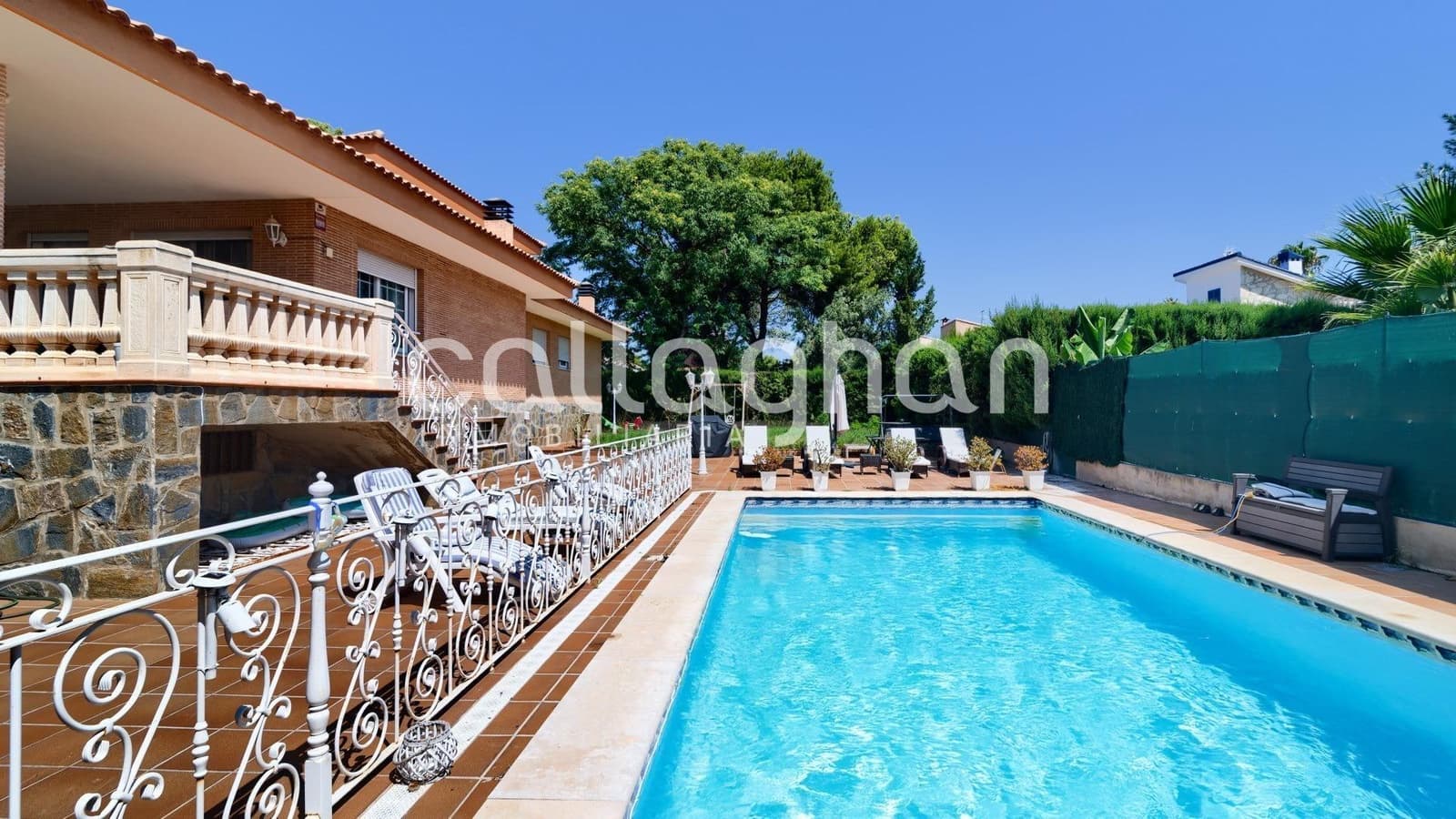 4 bedroom Villa for rent in Serra with pool garage - € 2,850 (Ref: 9137318)