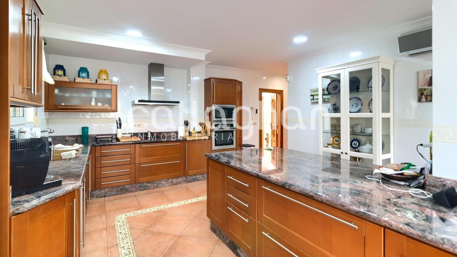 4 bedroom Villa for rent in Serra with pool garage - € 2,850 (Ref: 9137318)