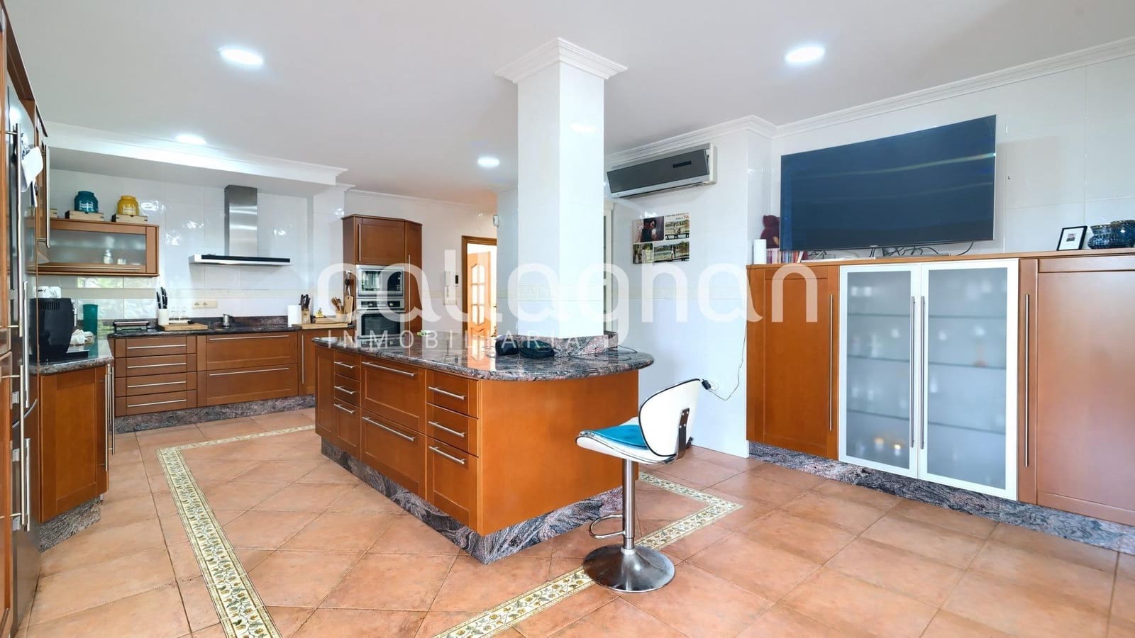 4 bedroom Villa for rent in Serra with pool garage - € 2,850 (Ref: 9137318)
